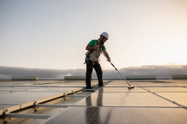 Le Nettoyage de panneaux solaires à Genève nécessite-t-il un harnais ?