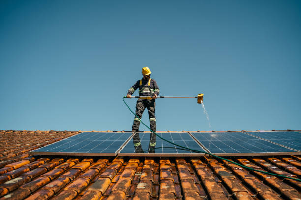 Le Nettoyage de panneaux solaires à Genève réduit-il les coûts de maintenance ?